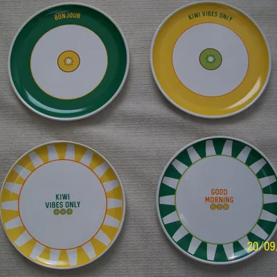 Lot 4 assiettes à dessert " Zespri " , neuf